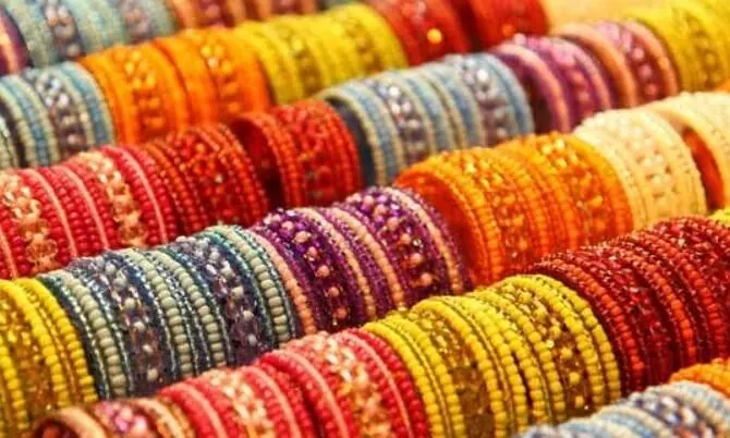 हाथों को बनाएं और भी ज्यादा खूबसूरत, इन स्टाइलिश बैंगल्स को अपने आइउटफिट के साथ करें मैच हाथों को बनाएं और भी ज्यादा खूबसूरत, इन स्टाइलिश बैंगल्स को अपने आइउटफिट के साथ करें मैच