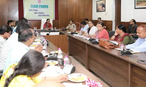 समस्त राजस्व अधिकारी एक माह में अधिकतम लंबित प्रकरणों का सुनिश्चित करें निराकरण: कलेक्टर