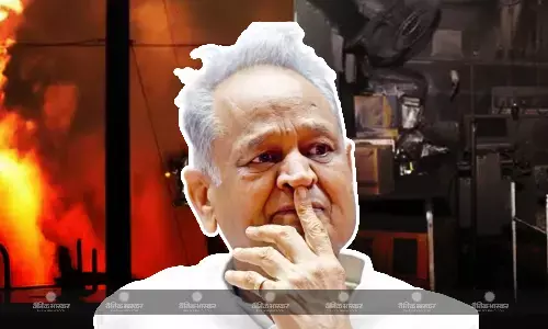 परिवारों को नहीं पता कि शव कहां हैं, अग्निकांड के बाद SMS अस्पताल पहुंचे अशोक गहलोत का बड़ा बयान परिवारों को नहीं पता कि शव कहां हैं, अग्निकांड के बाद SMS अस्पताल पहुंचे अशोक गहलोत का बड़ा बयान