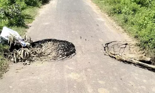 4 करोड़ की लागत से बनी सड़क दो माह में ही उखड़ी , भारी वाहनों की आवाजाही भी नहीं