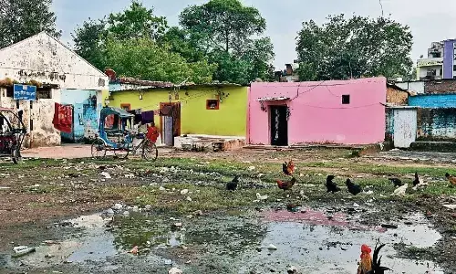 दो बार हुई मिनी स्टेडियम बनाने की घोषणा, हो गए अतिक्रमण, बना दिया कचराघर