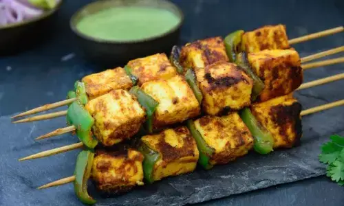 कुछ चटपटा खाने का मन हो तो जरूर ट्राई करें ये शानदार रेसिपी, बाजार जाना भूल ही जाएंगे कुछ चटपटा खाने का मन हो तो जरूर ट्राई करें ये शानदार रेसिपी, बाजार जाना भूल ही जाएंगे