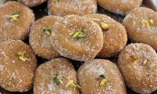 करवाचौथ पर बनाना है खास तरह की मिठाई, तो इन पेड़ों को जरूर बनाएं एक बार, खाकर मन हो जाएगा खुश करवाचौथ पर बनाना है खास तरह की मिठाई, तो इन पेड़ों को जरूर बनाएं एक बार, खाकर मन हो जाएगा खुश