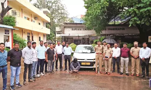 मुंबई से चंद्रपुर ला रहे थे ड्रग्स, पुलिस ने साढ़े 26 लाख का माल किया जब्त मुंबई से चंद्रपुर ला रहे थे ड्रग्स, पुलिस ने साढ़े 26 लाख का माल किया जब्त