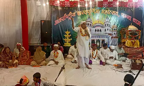 शरदपूर्णिमा की रात में श्री प्राणनाथ मंदिर में उमडे हजारों श्रद्धालु, पूनम की चांदनी रात भक्ति भाव में डूबे श्रद्धालुओं के जयकारों से गूँजा पन्ना