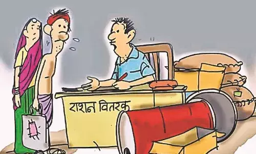 त्योहार सिर पर फिर भी दुकानों से राशन का वितरण प्रारंभ नहीं त्योहार सिर पर फिर भी दुकानों से राशन का वितरण प्रारंभ नहीं