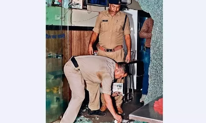 दिन-दहाड़े होटल में घुसकर 4 राउण्ड फायर, मची भगदड़ दिन-दहाड़े होटल में घुसकर 4 राउण्ड फायर, मची भगदड़