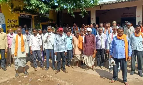 पंजीयन कराने तीन-तीन दिन का इंतजार कर रहे हैं किसान, क्षेत्र में एक मात्र पंजीयन केंद्र होने से आ रही परेशानी