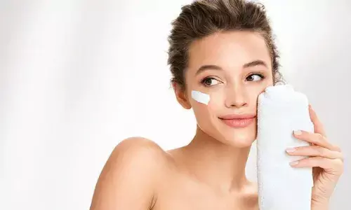 करवाचौथ में अगर नहीं है पार्लर जाने का समय, तो इन स्किन केयर स्टेप्स को जरूर करें ट्राई, चेहरे में आ जाएगी चमक करवाचौथ में अगर नहीं है पार्लर जाने का समय, तो इन स्किन केयर स्टेप्स को जरूर करें ट्राई, चेहरे में आ जाएगी चमक