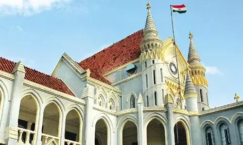 ट्रैफिक सिग्नल, ननि ने कहा- 4 चालू, एक बंद, 3 ब्लिंकिंग स्टेज में