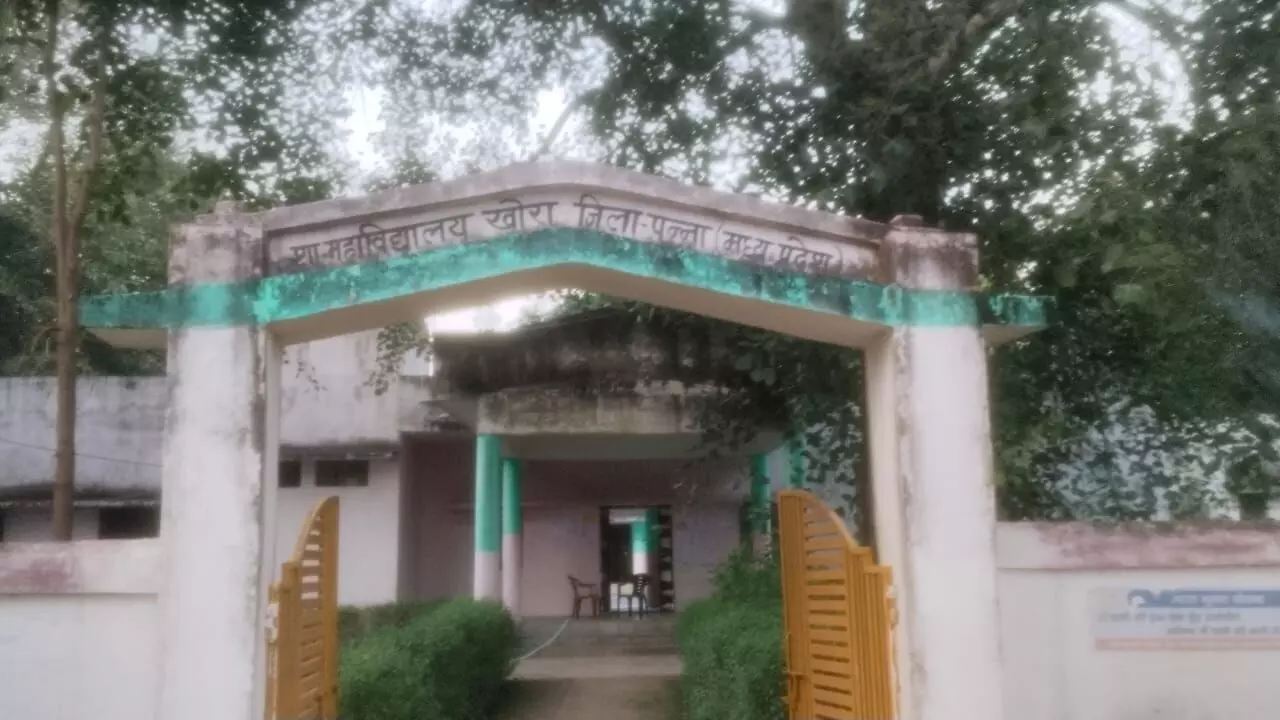 दो साल बाद भी नहीं मिला शैक्षणिक स्टॉफ, शासकीय महाविद्यालय खोरा में 361 विद्यार्थियों का भविष्य दांव पर दो साल बाद भी नहीं मिला शैक्षणिक स्टॉफ, शासकीय महाविद्यालय खोरा में 361 विद्यार्थियों का भविष्य दांव पर
