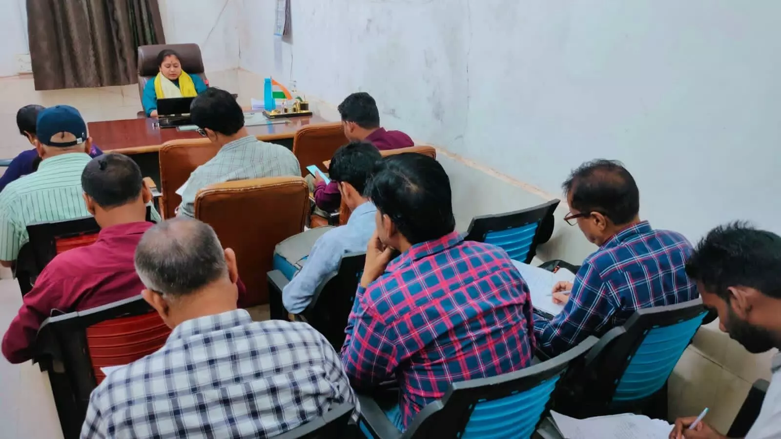 तहसीलदार ने ली राजस्व कार्यों की समीक्षा बैठक तहसीलदार ने ली राजस्व कार्यों की समीक्षा बैठक
