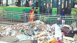 पिंपरी-चिंचवड की कचरा कुंडी मुक्त शहर योजना विफल, कचरा कुंडियों की जगह लगे कूड़े के ढेर पिंपरी-चिंचवड की कचरा कुंडी मुक्त शहर योजना विफल, कचरा कुंडियों की जगह लगे कूड़े के ढेर