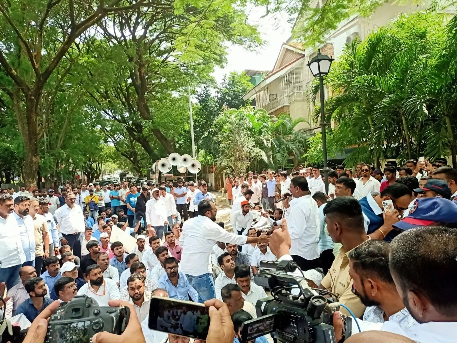 ट्रैफ़िक मुक्त चाकण कृति समिति का पीएमआरडीए कार्यालय पर महामोर्चा ट्रैफ़िक मुक्त चाकण कृति समिति का पीएमआरडीए कार्यालय पर महामोर्चा