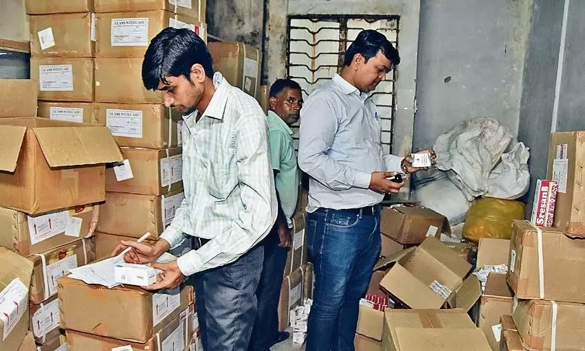 स्टॉकिस्ट के यहां मिली श्रीसन फार्मा की 15 से अधिक दवाएं, हाेगी जांच स्टॉकिस्ट के यहां मिली श्रीसन फार्मा की 15 से अधिक दवाएं, हाेगी जांच