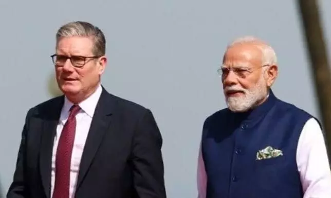 मोदी और ब्रिटिश पीएम कीर स्टार्मर की ऐतिहासिक मुलाकात में व्यापार- शिक्षा और सुरक्षा पर बनी बड़ी सहमति मोदी और ब्रिटिश पीएम कीर स्टार्मर की ऐतिहासिक मुलाकात में व्यापार- शिक्षा और सुरक्षा पर बनी बड़ी सहमति