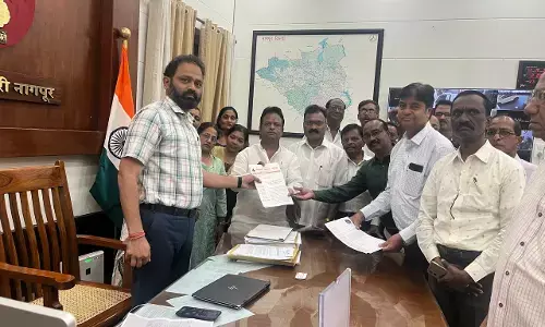 युवती से अत्याचार करने वाले शिक्षक को दें फांसी, सौंपा ज्ञापन युवती से अत्याचार करने वाले शिक्षक को दें फांसी, सौंपा ज्ञापन