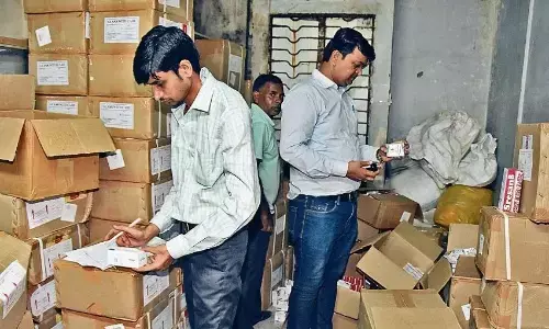 स्टॉकिस्ट के यहां मिली श्रीसन फार्मा की 15 से अधिक दवाएं, हाेगी जांच