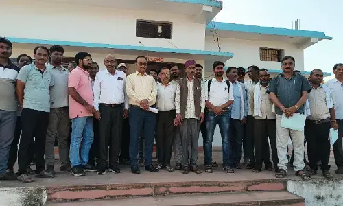 सीईओ ने रैपुरा की ग्राम पंचायतों की ली समीक्षा बैठक, सीईओ के सामने हरदुआ रावजू सचिव ने की पत्रकार से अभद्रता सीईओ ने रैपुरा की ग्राम पंचायतों की ली समीक्षा बैठक, सीईओ के सामने हरदुआ रावजू सचिव ने की पत्रकार से अभद्रता