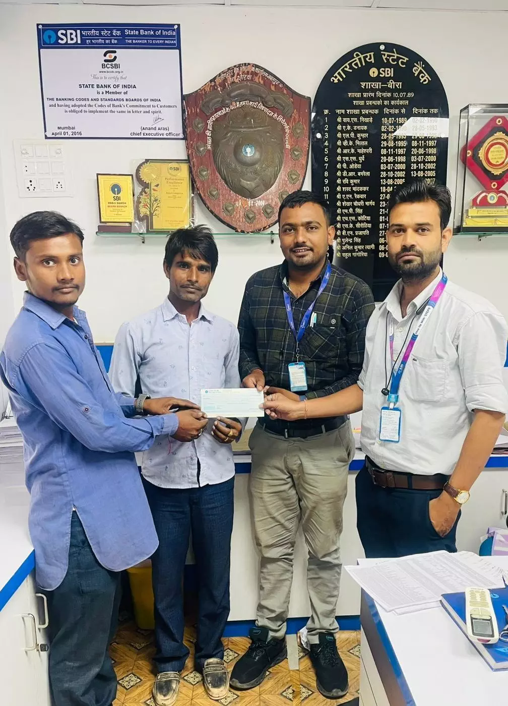 २० रुपए के बीमा में २ लाख का सहारा, शाखा प्रबंधक के प्रयासों से मिला प्रधानमंत्री सुरक्षा बीमा का क्लेम २० रुपए के बीमा में २ लाख का सहारा, शाखा प्रबंधक के प्रयासों से मिला प्रधानमंत्री सुरक्षा बीमा का क्लेम