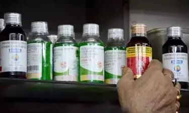 जानलेवा सिरप की 500 बोतलें जब्त, पीने से मध्य प्रदेश में 20 से अधिक बच्चों की हुई मौत जानलेवा सिरप की 500 बोतलें जब्त, पीने से मध्य प्रदेश में 20 से अधिक बच्चों की हुई मौत