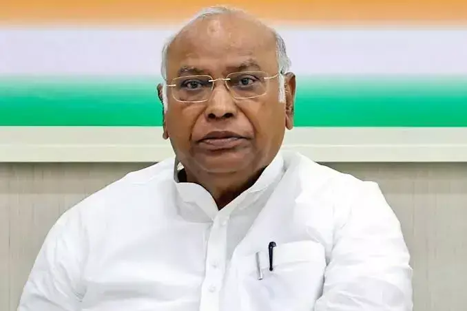 एनसीआरबी की रिपोर्ट का हवाला दे कांग्रेस ने प्रधानमंत्री पर साधा निशाना, संविधान से चलेगा देश एनसीआरबी की रिपोर्ट का हवाला दे कांग्रेस ने प्रधानमंत्री पर साधा निशाना, संविधान से चलेगा देश