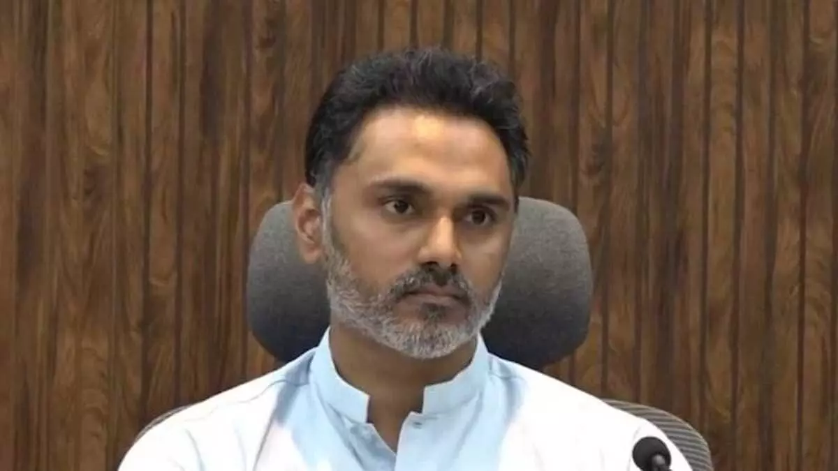 पुणे शस्त्र लाइसेंस मामले में शिंदे ने योगेश कदम से कहा- विरोधियों की चिंता मत करो, मैं यहां बैठा हूं पुणे शस्त्र लाइसेंस मामले में शिंदे ने योगेश कदम से कहा- विरोधियों की चिंता मत करो, मैं यहां बैठा हूं