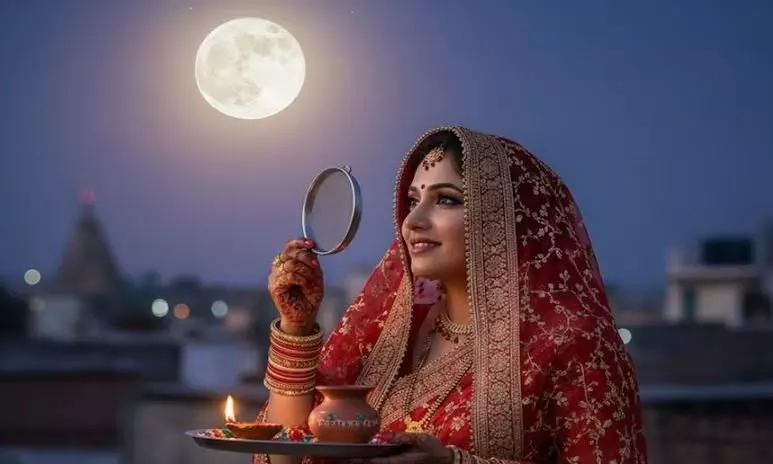 चांद का हुआ दीदार, दिल्ली-NCR समेत देशभर में सुहागिनों ने दर्शन कर खोला व्रत चांद का हुआ दीदार, दिल्ली-NCR समेत देशभर में सुहागिनों ने दर्शन कर खोला व्रत