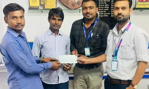 २० रुपए के बीमा में २ लाख का सहारा, शाखा प्रबंधक के प्रयासों से मिला प्रधानमंत्री सुरक्षा बीमा का क्लेम २० रुपए के बीमा में २ लाख का सहारा, शाखा प्रबंधक के प्रयासों से मिला प्रधानमंत्री सुरक्षा बीमा का क्लेम