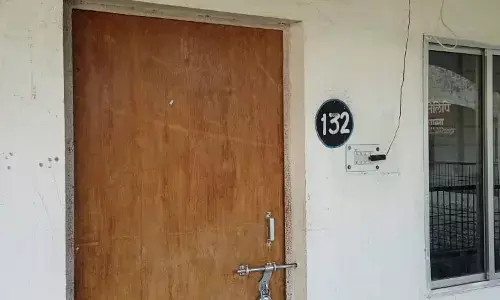 कलेक्ट्रेट पन्ना की नकल शाखा में दो दिन से ताला, नागरिक परेशान कलेक्ट्रेट पन्ना की नकल शाखा में दो दिन से ताला, नागरिक परेशान