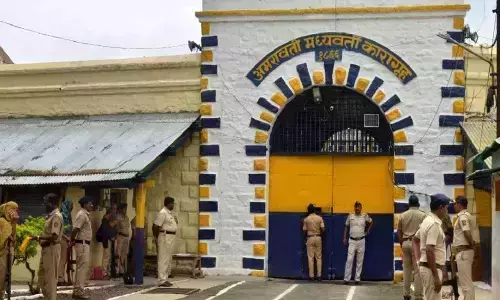 जेल में फिर मिला मोबाइल, अब तक 6 बरामद, नपेंगे जेल अधिकारी जेल में फिर मिला मोबाइल, अब तक 6 बरामद, नपेंगे जेल अधिकारी