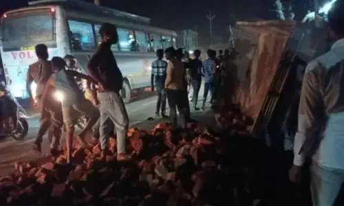 मीनापुर में ट्रैक्टर और पिकअप के बीच हुई जोरदार टक्कर, 4 लोगों की मौत, अन्य घायल, CM नीतीश कुमार ने जताया शोक मीनापुर में ट्रैक्टर और पिकअप के बीच हुई जोरदार टक्कर, 4 लोगों की मौत, अन्य घायल, CM नीतीश कुमार ने जताया शोक