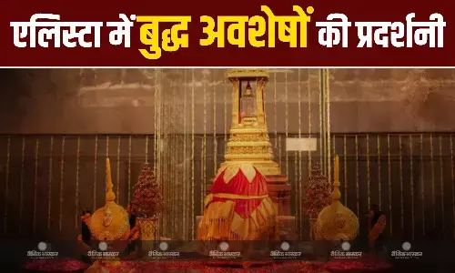 रूस के कलमीकिया गणराज्य की राजधानी एलिस्टा में आयोजित प्रदर्शनी में  बुद्ध अवशेषों को ले जा रहा है  भिक्षुओं का प्रतिनिधिमंडल रूस के कलमीकिया गणराज्य की राजधानी एलिस्टा में आयोजित प्रदर्शनी में  बुद्ध अवशेषों को ले जा रहा है  भिक्षुओं का प्रतिनिधिमंडल