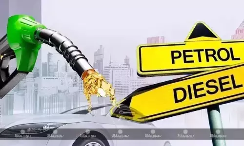 कच्चे तेल की कीमतों में उतार- चढ़ाव के बीच जारी हुए पेट्रोल-डीजल के दाम, जानिए आज के लेटेस्ट रेट