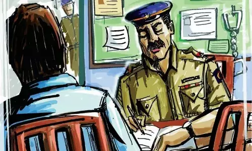 डॉक्टर की कार को मारी टक्कर, फिर खुद को पार्षद बताकर भाग निकला