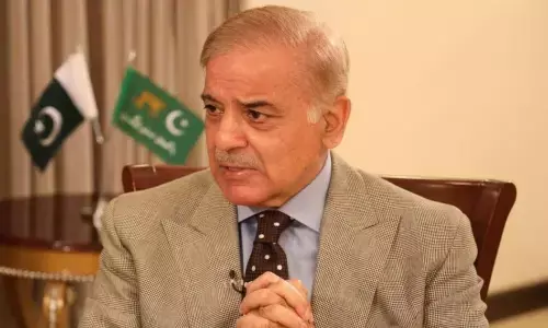 सीमावर्ती इलाके में की गई कार्रवाई पर शहबाज शरीफ ने सुनाए तीखे बोल, कहा- अफगानिस्तान ने हिमाकत की तो.. सीमावर्ती इलाके में की गई कार्रवाई पर शहबाज शरीफ ने सुनाए तीखे बोल, कहा- अफगानिस्तान ने हिमाकत की तो..