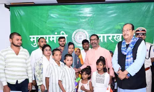 CM हेमंत सोरेन से शहीद आरक्षी सुनील कुमार राम एवं संतन कुमार मेहता के परिजनों ने की मुलाकात CM हेमंत सोरेन से शहीद आरक्षी सुनील कुमार राम एवं संतन कुमार मेहता के परिजनों ने की मुलाकात