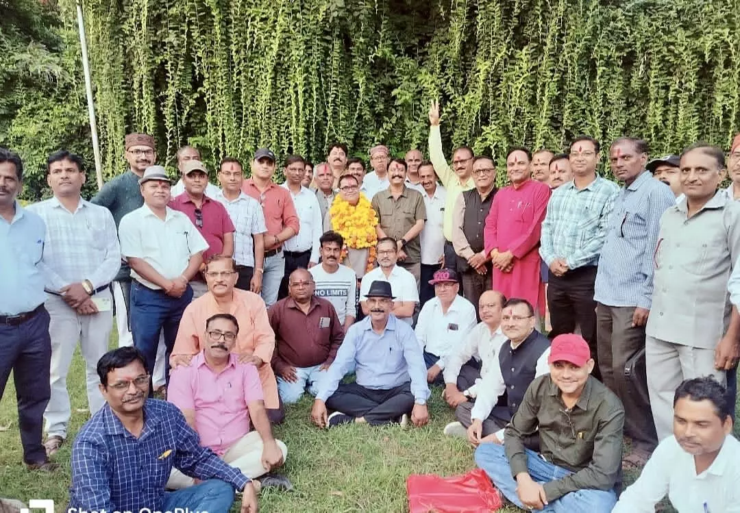 प्रत्येक अधिकारी-कर्मचारी की समस्या मेरी समस्या: कृष्ण पाल सिंह यादव प्रत्येक अधिकारी-कर्मचारी की समस्या मेरी समस्या: कृष्ण पाल सिंह यादव