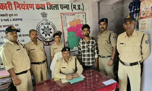 आबकारी पुलिस ने पकडी ५२४ पाव अवैध शराब, दो आरोपी गिरफ्तार आबकारी पुलिस ने पकडी ५२४ पाव अवैध शराब, दो आरोपी गिरफ्तार