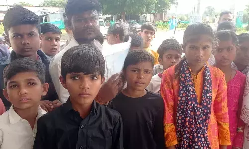 गुरुदीनपुरवा के छात्र स्कूली सुविधाओं से वंचित, एसडीएम अजयगढ़ से सुनाई व्यथा गुरुदीनपुरवा के छात्र स्कूली सुविधाओं से वंचित, एसडीएम अजयगढ़ से सुनाई व्यथा