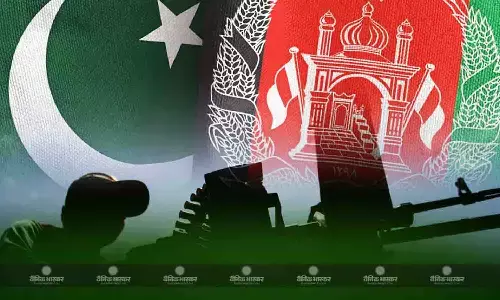 पाकिस्तान-अफगानिस्तान ने एक दूसरे पर की फायरिंग, PAK आर्मी ने दागे गोले, तालिबान लड़ाकों ने किया पलटवार पाकिस्तान-अफगानिस्तान ने एक दूसरे पर की फायरिंग, PAK आर्मी ने दागे गोले, तालिबान लड़ाकों ने किया पलटवार