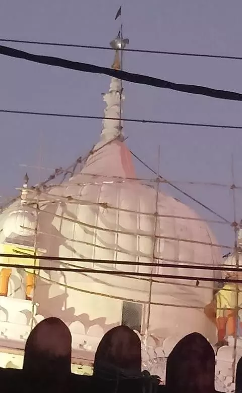 श्री जुगल किशोर जी मंदिर के गुम्मट में कार्य कराये जाने को लेकर कलेक्टर को सौंपा आवेदन श्री जुगल किशोर जी मंदिर के गुम्मट में कार्य कराये जाने को लेकर कलेक्टर को सौंपा आवेदन