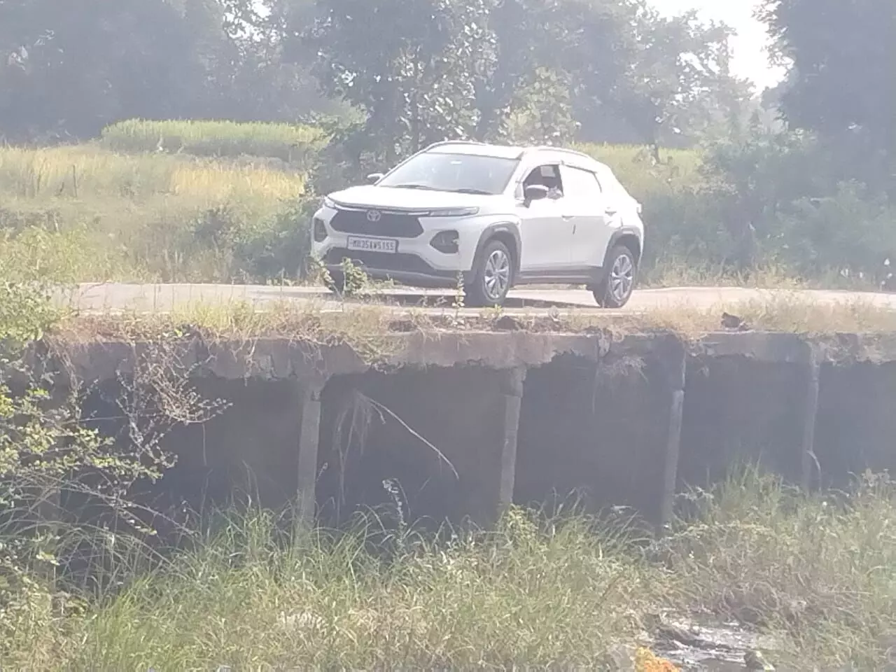 घोटी-म्हसगांव मार्ग पर पांगोली नदी का पुल हो सकता है धराशायी घोटी-म्हसगांव मार्ग पर पांगोली नदी का पुल हो सकता है धराशायी