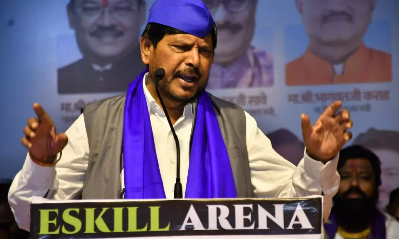आत्मसमर्पण करने वाले नक्सलवादियों को राजनीति में आकर चुनाव लड़ने का ऑफर आत्मसमर्पण करने वाले नक्सलवादियों को राजनीति में आकर चुनाव लड़ने का ऑफर