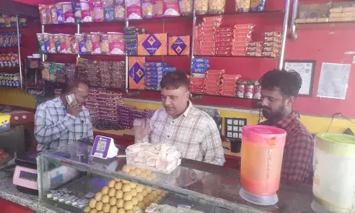 खाद्य प्रतिष्ठानों पर सैम्पलिंग की कार्यवाही जारी खाद्य प्रतिष्ठानों पर सैम्पलिंग की कार्यवाही जारी