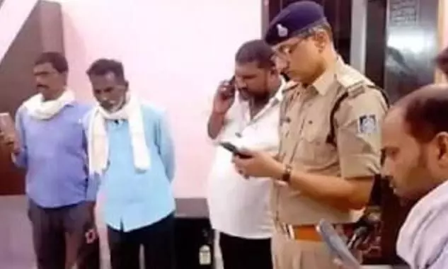 होटल के कमरे से युवक का शव मिलने से सनसनी, सट्टा कारोबार से जुड़ा था मृतक, कमरे से मिला सल्फास पैकेट होटल के कमरे से युवक का शव मिलने से सनसनी, सट्टा कारोबार से जुड़ा था मृतक, कमरे से मिला सल्फास पैकेट