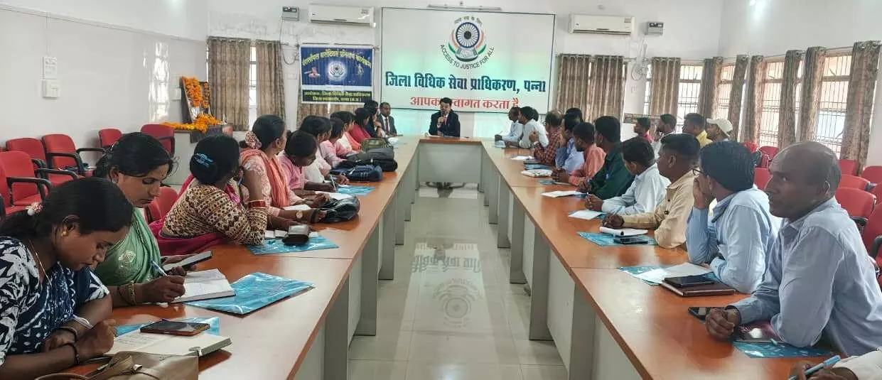 पैरालीगल वालंटियर्स का एक दिवसीय प्रशिक्षण आयोजित, वितरित किये गये प्रमाण पत्र पैरालीगल वालंटियर्स का एक दिवसीय प्रशिक्षण आयोजित, वितरित किये गये प्रमाण पत्र