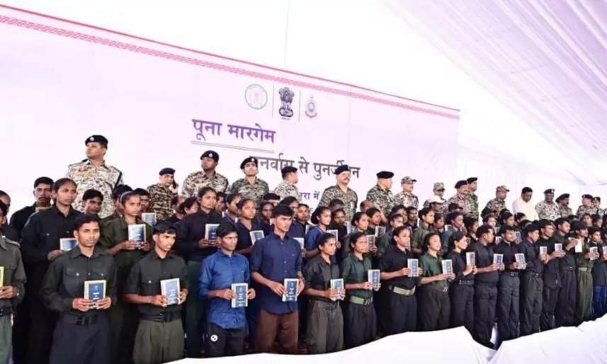 ‘पूना मारगेम – पुनर्वास से पुनर्जीवन’: दण्डकारण्य के 210 माओवादी कैडर लौटे समाज की मुख्यधारा में ‘पूना मारगेम – पुनर्वास से पुनर्जीवन’: दण्डकारण्य के 210 माओवादी कैडर लौटे समाज की मुख्यधारा में