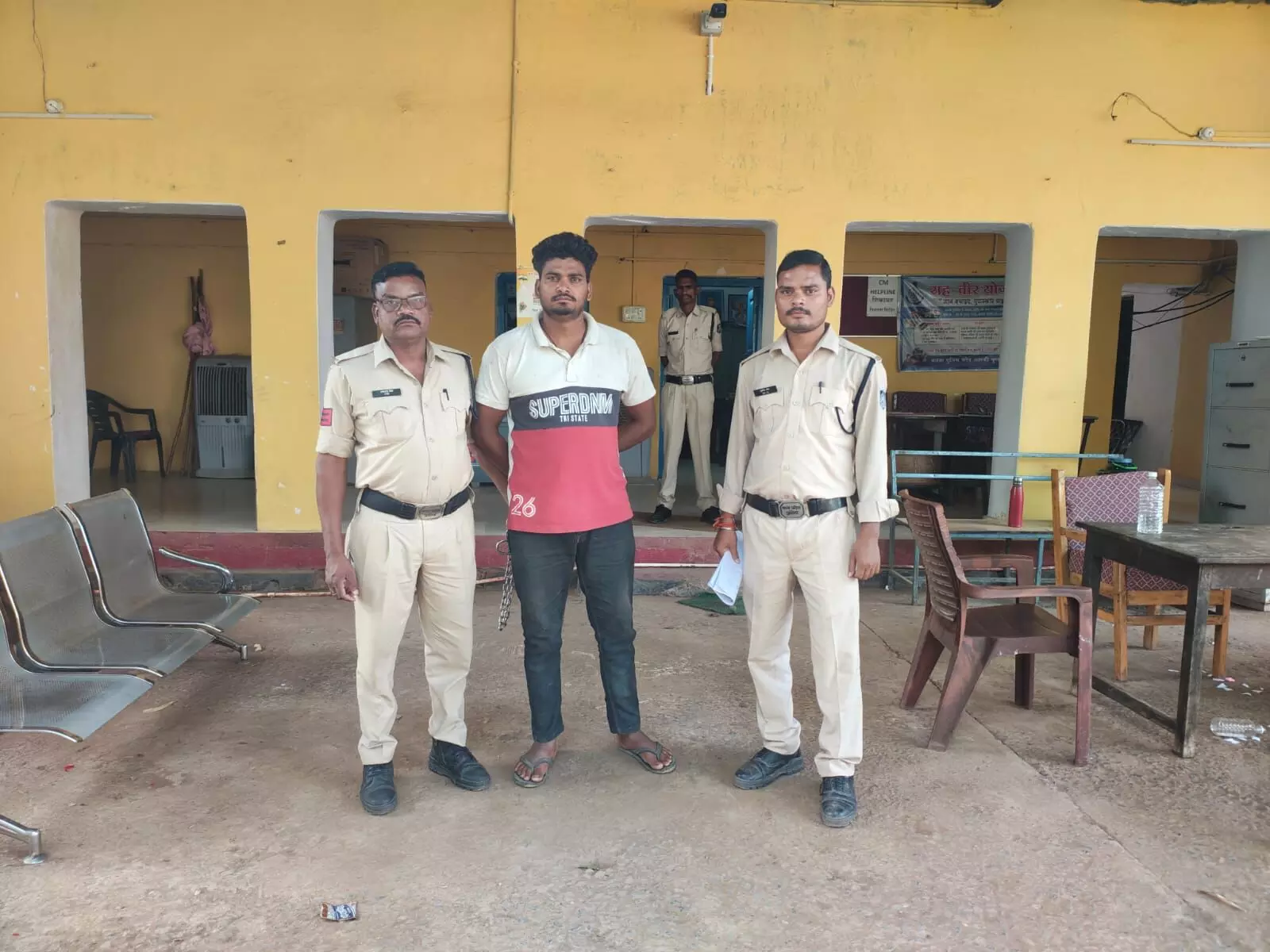 पीएम-सीएम की आपत्तिजनक फोटो, पोस्ट करने पर युवक भेजा गया जेल पीएम-सीएम की आपत्तिजनक फोटो, पोस्ट करने पर युवक भेजा गया जेल
