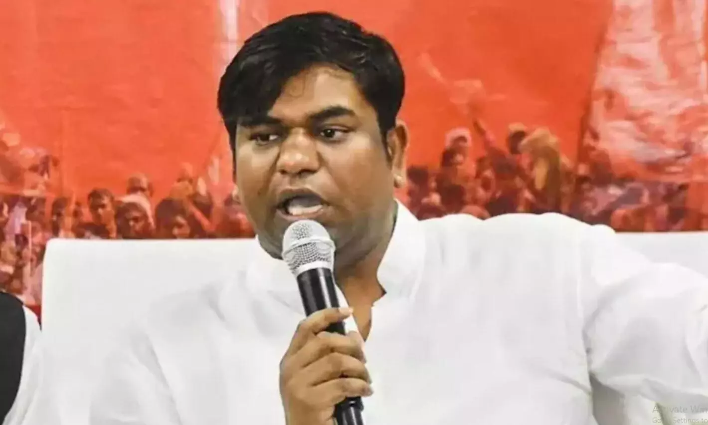 VIP चीफ मुकेश सहनी ने किया बड़ा ऐलान, नहीं लड़ेंगे चुनाव, भाई ने इस सीट से नामांकन किया दाखिल VIP चीफ मुकेश सहनी ने किया बड़ा ऐलान, नहीं लड़ेंगे चुनाव, भाई ने इस सीट से नामांकन किया दाखिल